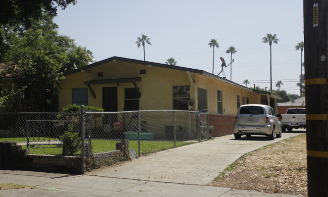 8529-8551 Wheeler Ave in Fontana, CA - Foto de edificio - Building Photo