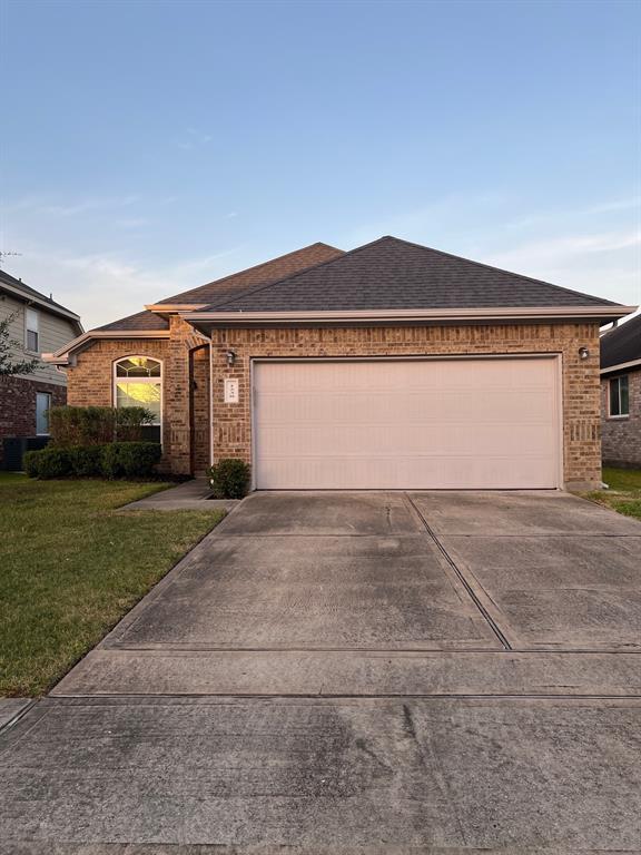 property at 1238 S Maple Dr