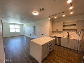 11 S 12th St, Unit B3 in Phoenix, AZ - Building Photo - Building Photo