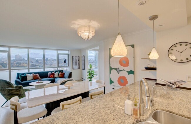 1300 Pacific Blvd in Vancouver, BC - Building Photo - Building Photo