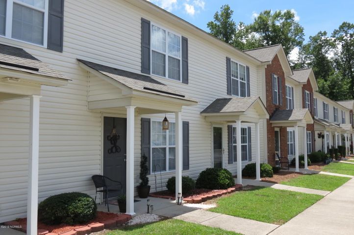 4242 Dudleys Grant Dr in Winterville, NC - Building Photo