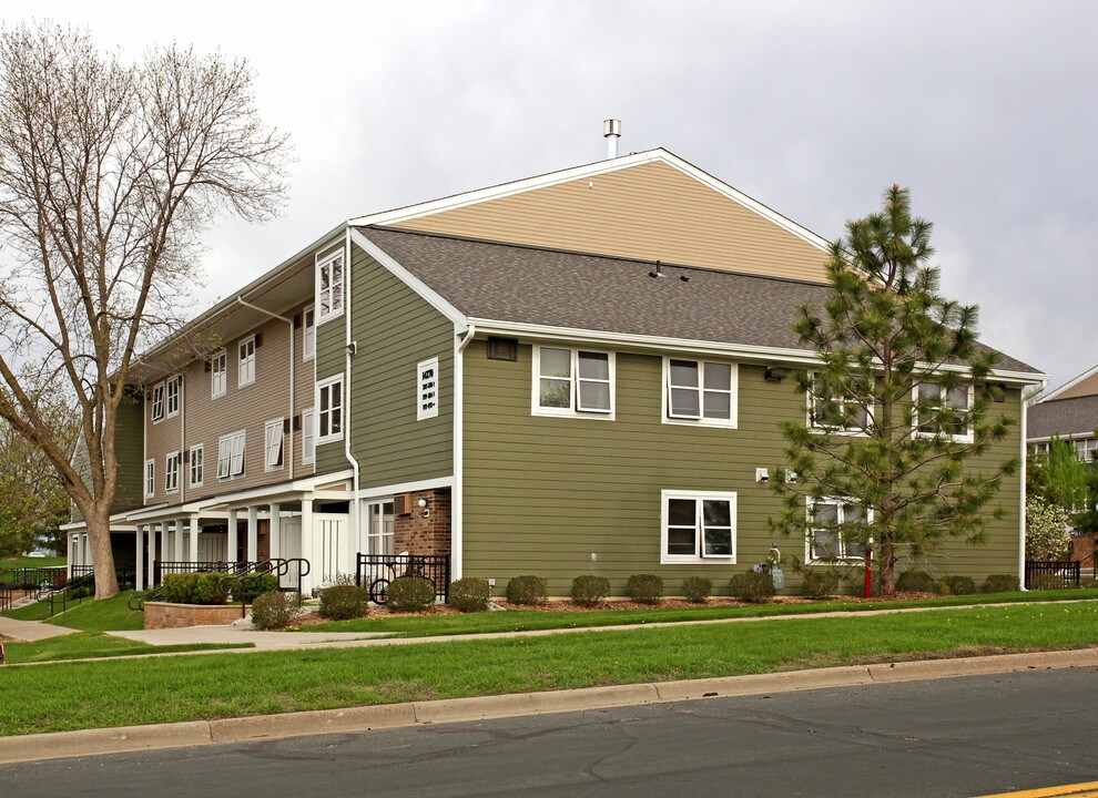 Chancellor Manor in Burnsville, MN - Building Photo