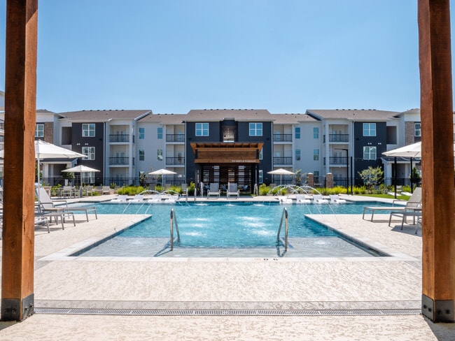 The Waters at Bluebonnet in Baton Rouge, LA - Building Photo - Building Photo