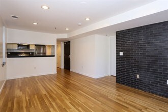 1320 Bloomfield St in Hoboken, NJ - Building Photo - Building Photo