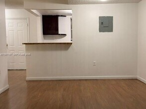 9351 Fontainebleau Blvd in Miami, FL - Building Photo - Building Photo