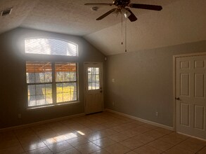 514 N 5th St in Conroe, TX - Foto de edificio - Building Photo