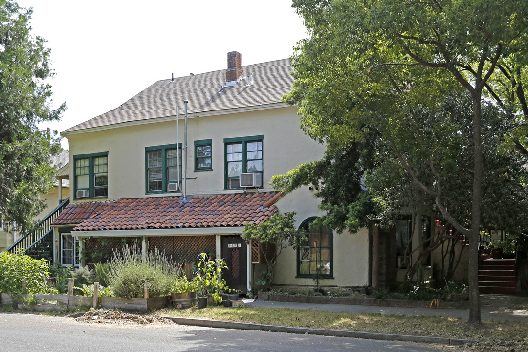 2701 G St in Sacramento, CA - Building Photo