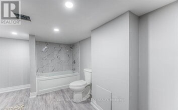 32-32 Lloyd St in Hamilton, ON - Building Photo - Building Photo