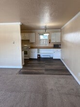 190 Grand Larry St in Anchorage, AK - Building Photo - Building Photo