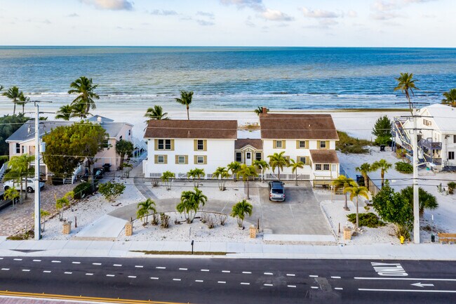 3670 Estero Blvd in Ft. Myers, FL - Building Photo - Building Photo
