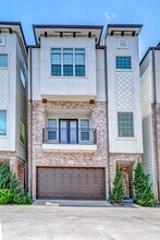 2209 Chenevert St in Houston, TX - Building Photo - Building Photo