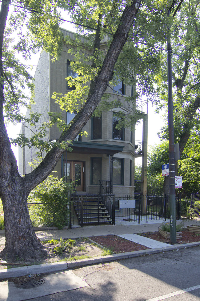 1449 N California Ave in Chicago, IL - Foto de edificio - Building Photo