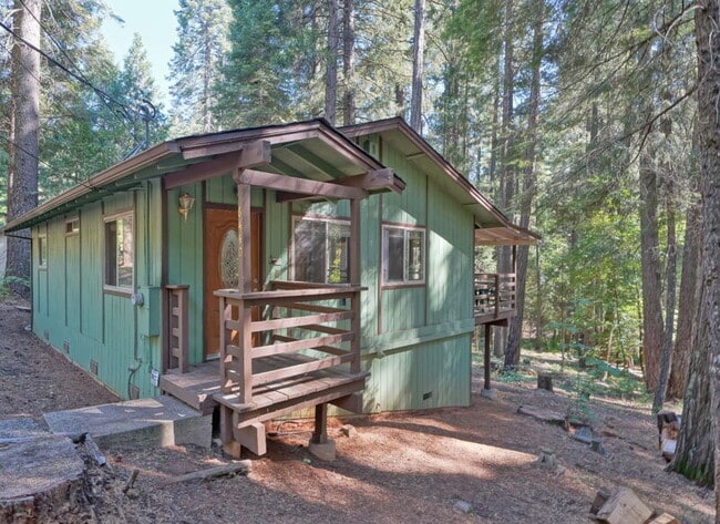 6440 Zircon Dr in Pollock Pines, CA - Building Photo - Building Photo