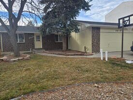 2221 Collyer St in Longmont, CO - Building Photo