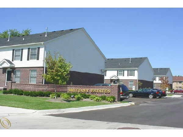 Knoll Apartments in Roseville, MI - Building Photo - Building Photo