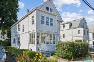 17 Beekman St in Bloomfield, NJ - Building Photo