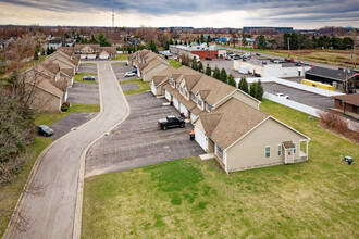 Hunters Gate Townhomes in Rochester, NY - Building Photo - Building Photo