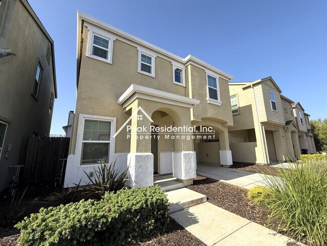 8108 Creeping Willow Ln in Sacramento, CA - Building Photo - Building Photo