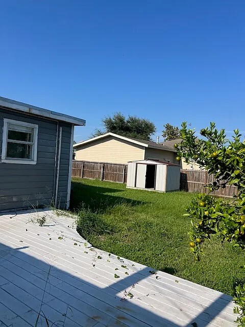 7813 Pruitt Dr in Galveston, TX - Building Photo - Building Photo