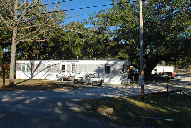 1500 N 65th Ave in Pensacola, FL - Foto de edificio - Building Photo