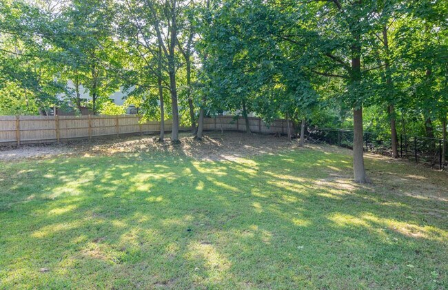 1104 Pleasant St in Weymouth, MA - Foto de edificio - Building Photo