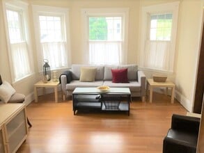 80 Quincy St, Unit 1 in Medford, MA - Foto de edificio - Building Photo