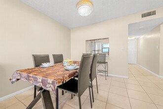 1901 Woolbright Rd in Boynton Beach, FL - Building Photo - Building Photo
