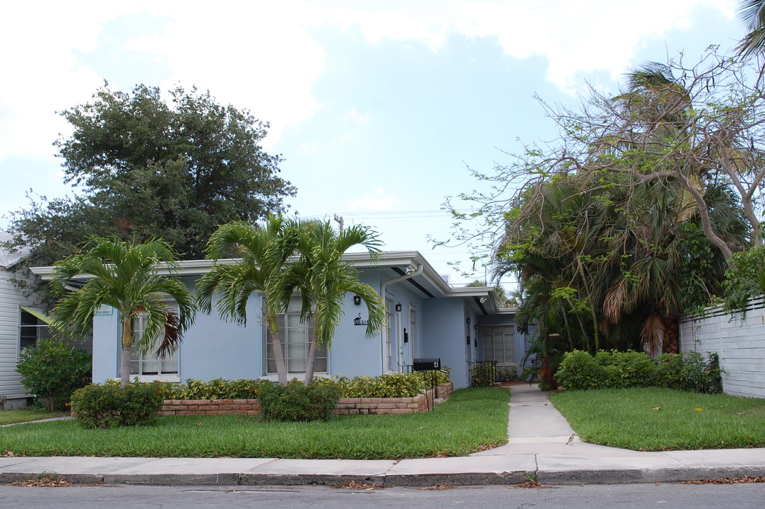 214 S Palmway in Lake Worth, FL - Building Photo