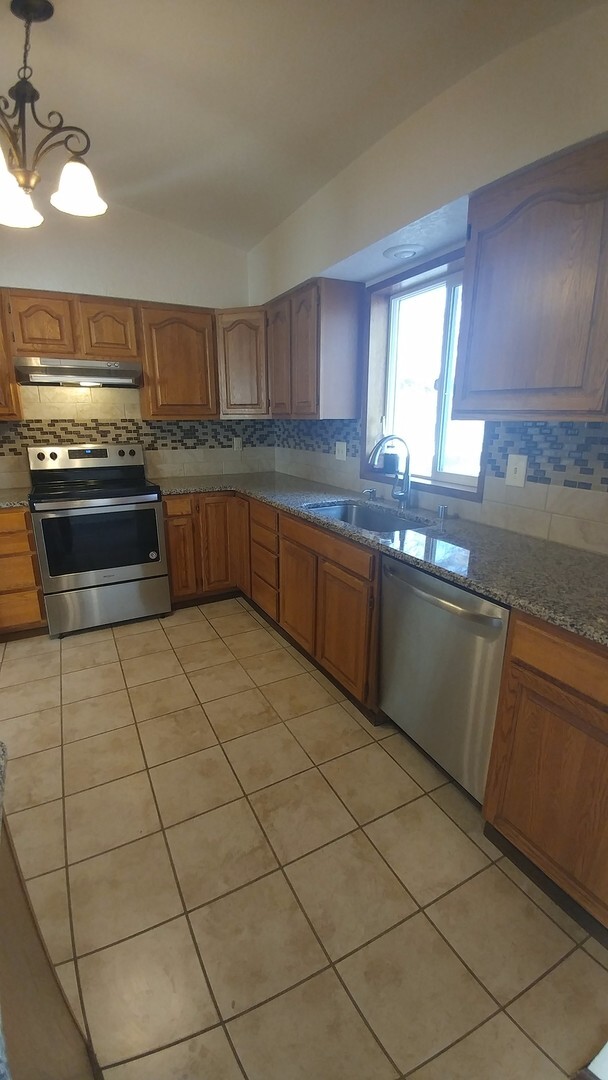 8120 W Hood Ave in Kennewick, WA - Building Photo - Building Photo