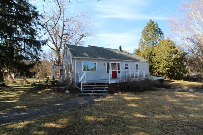 10002 N Whitworth Dr in Spokane, WA - Building Photo - Building Photo