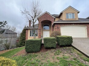 8223 NW Hazeltine St in Portland, OR - Foto de edificio - Building Photo