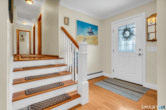 51 W Lake Ave in Guilford, CT - Building Photo - Building Photo