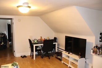 327 Valley St in South Orange, NJ - Building Photo - Building Photo