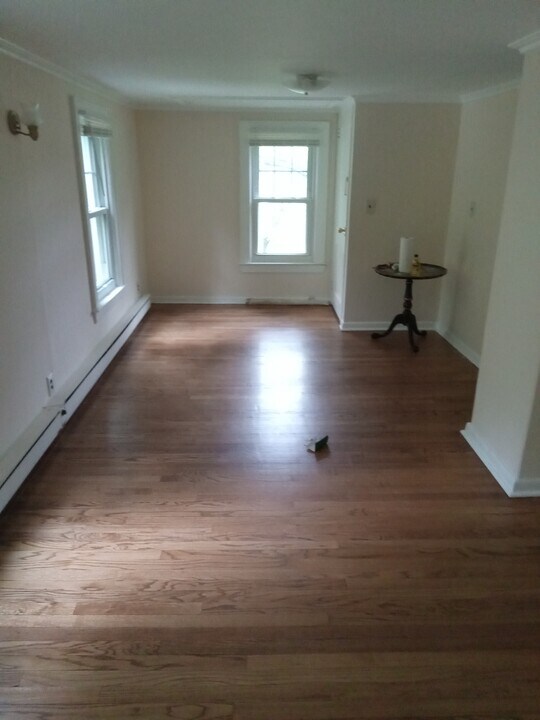 31 Farrell Rd, Unit 2nd floor in Waterbury, CT - Foto de edificio