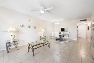 10625 SW 112th Ave in Miami, FL - Building Photo