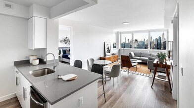 5203 Center Blvd in Queens, NY - Building Photo - Building Photo