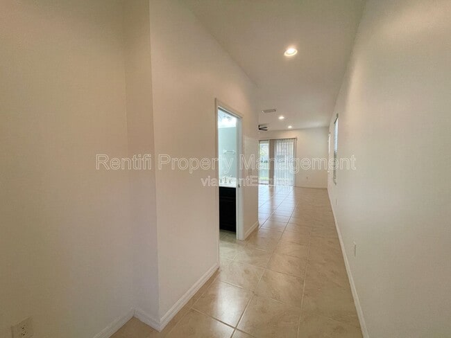 3769 Tilbor Circle in Ft. Myers, FL - Building Photo - Building Photo