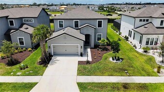 9312 Tequila Sunrise Dr in Sarasota, FL - Building Photo