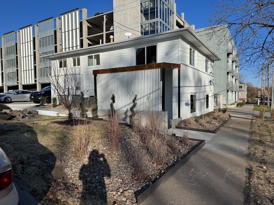 114 E Prentiss St in Iowa City, IA - Building Photo