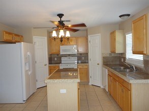 12911 Parkington Dr in Gibsonton, FL - Building Photo - Building Photo