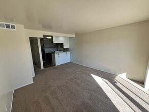 2555 Clear Acre Ln in Reno, NV - Building Photo - Building Photo