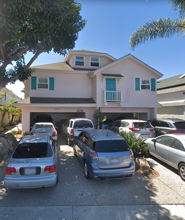6579 Del Playa Dr in Goleta, CA - Building Photo