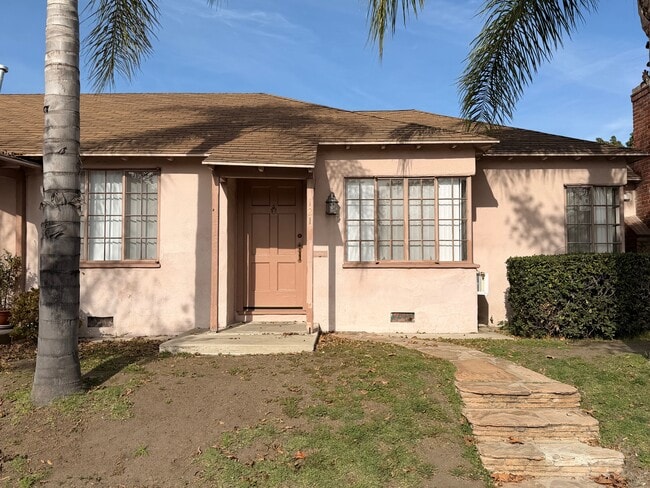 121 E Garfield Ave, Unit 121