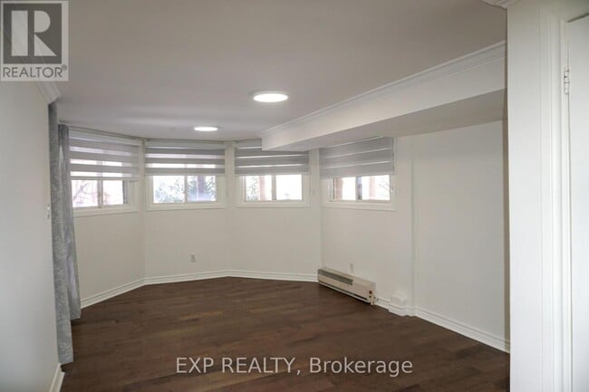 364 Kirby Crescent in Newmarket, ON - Building Photo - Building Photo