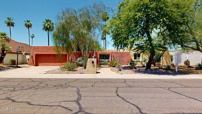 property at 2534 S Grandview Ave