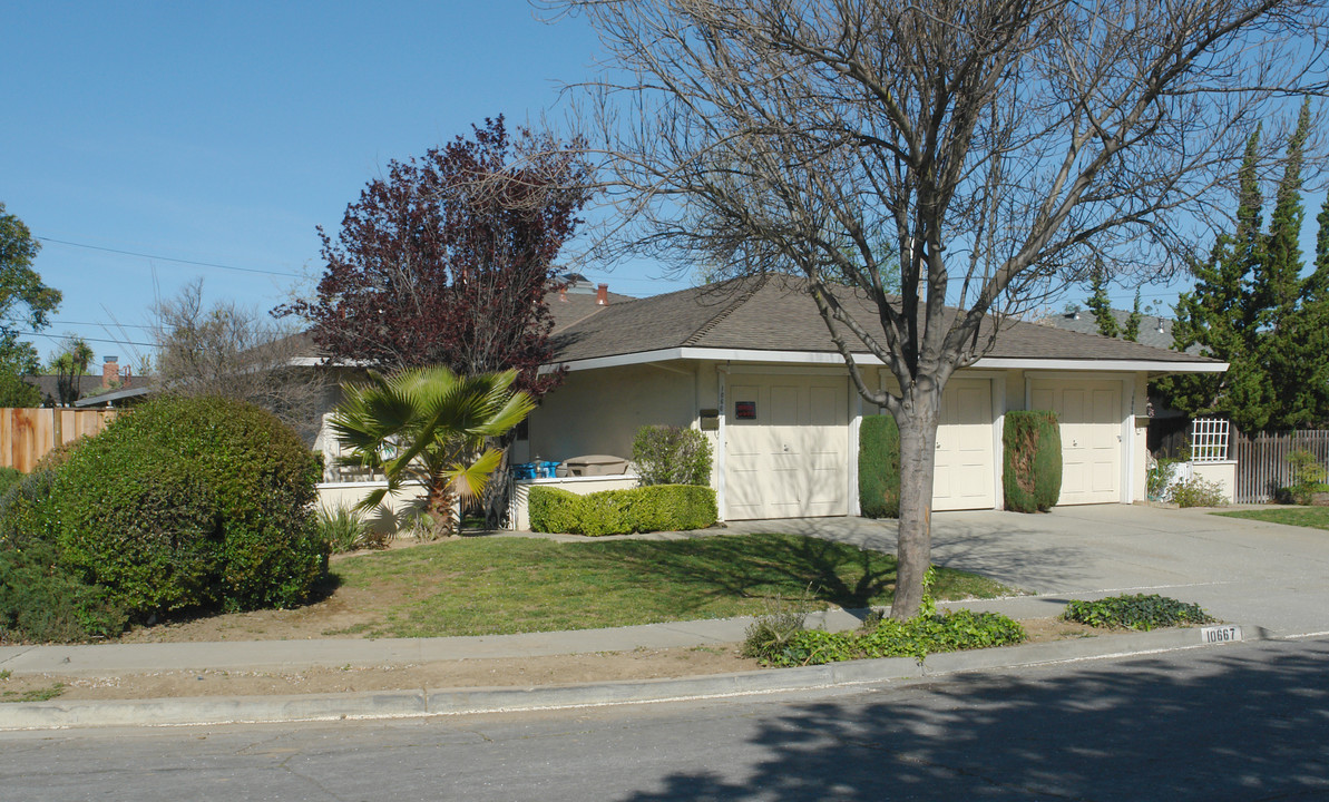 10667-10669 Gardena Ct in Cupertino, CA - Building Photo