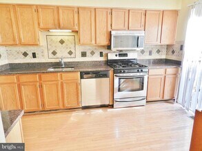 4235 Fox Lake Dr in Fairfax, VA - Building Photo - Building Photo