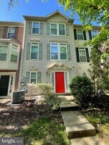 990 Harrison Cir in Alexandria, VA - Building Photo