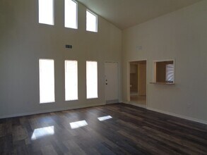 11815 Gardenglen Dr in Houston, TX - Foto de edificio - Building Photo