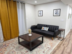 1303 Colony Dr in Marietta, GA - Foto de edificio - Building Photo